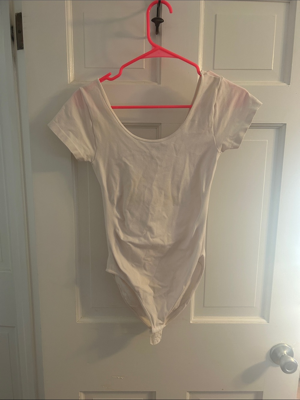 Carly Jean Los Angeles White Scoop Neck Short Sleeve Bodysuit